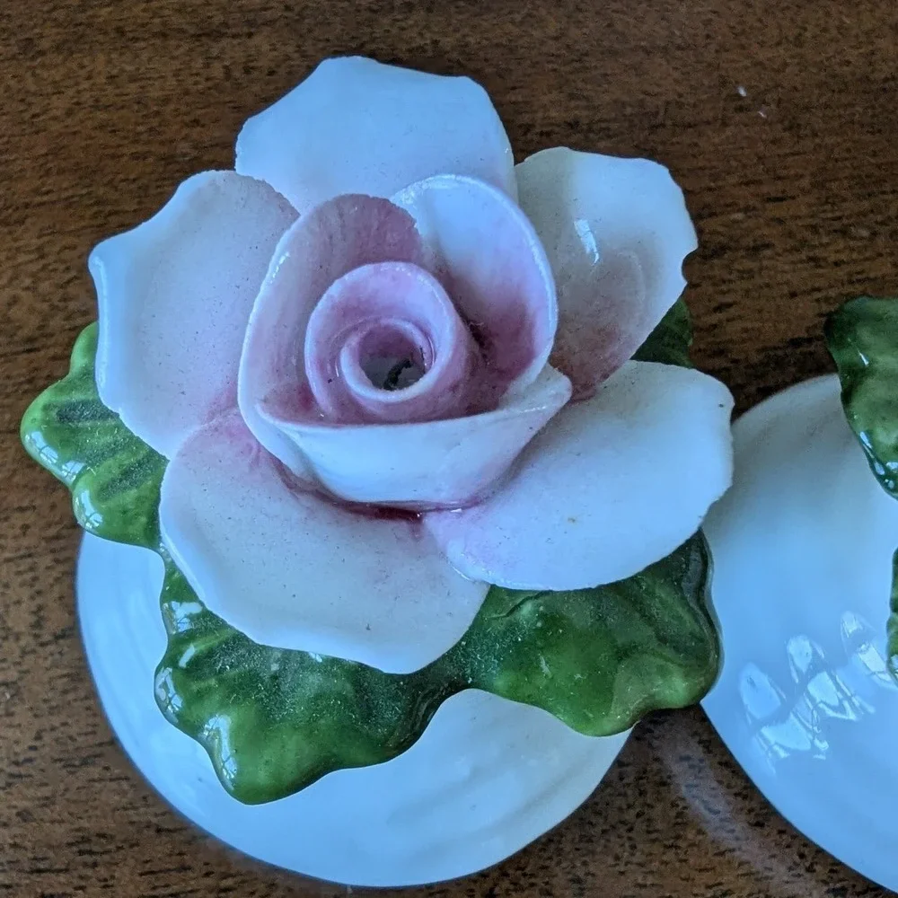 Vtg Aynsley Small Salt & Pepper‎ Shakers Pink Floral Bone China English Cottage